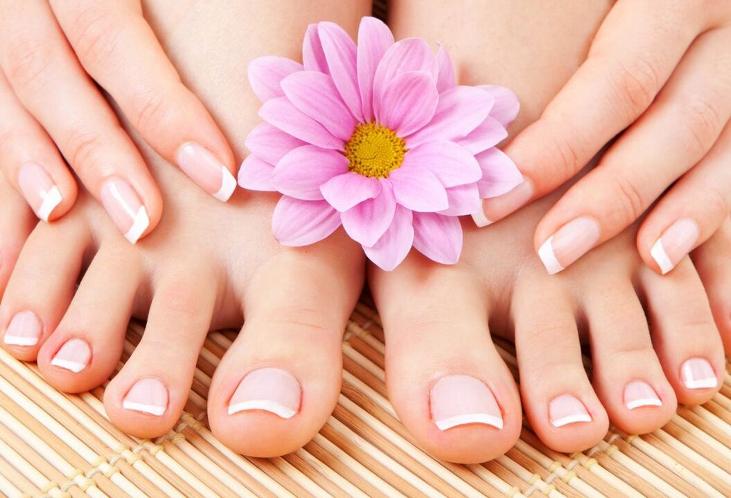 manicured toenails